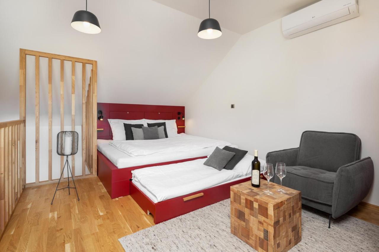 Rezidence Konevova, Mikulov Appartement Buitenkant foto
