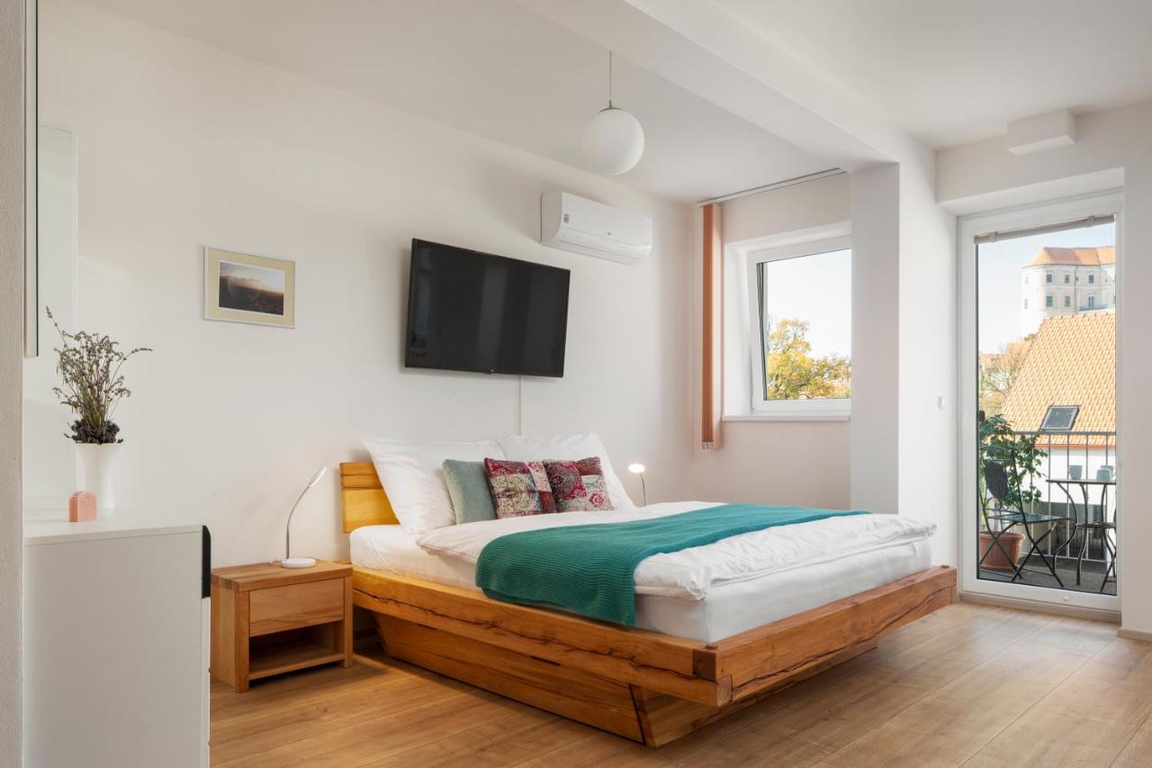 Rezidence Konevova, Mikulov Appartement Buitenkant foto
