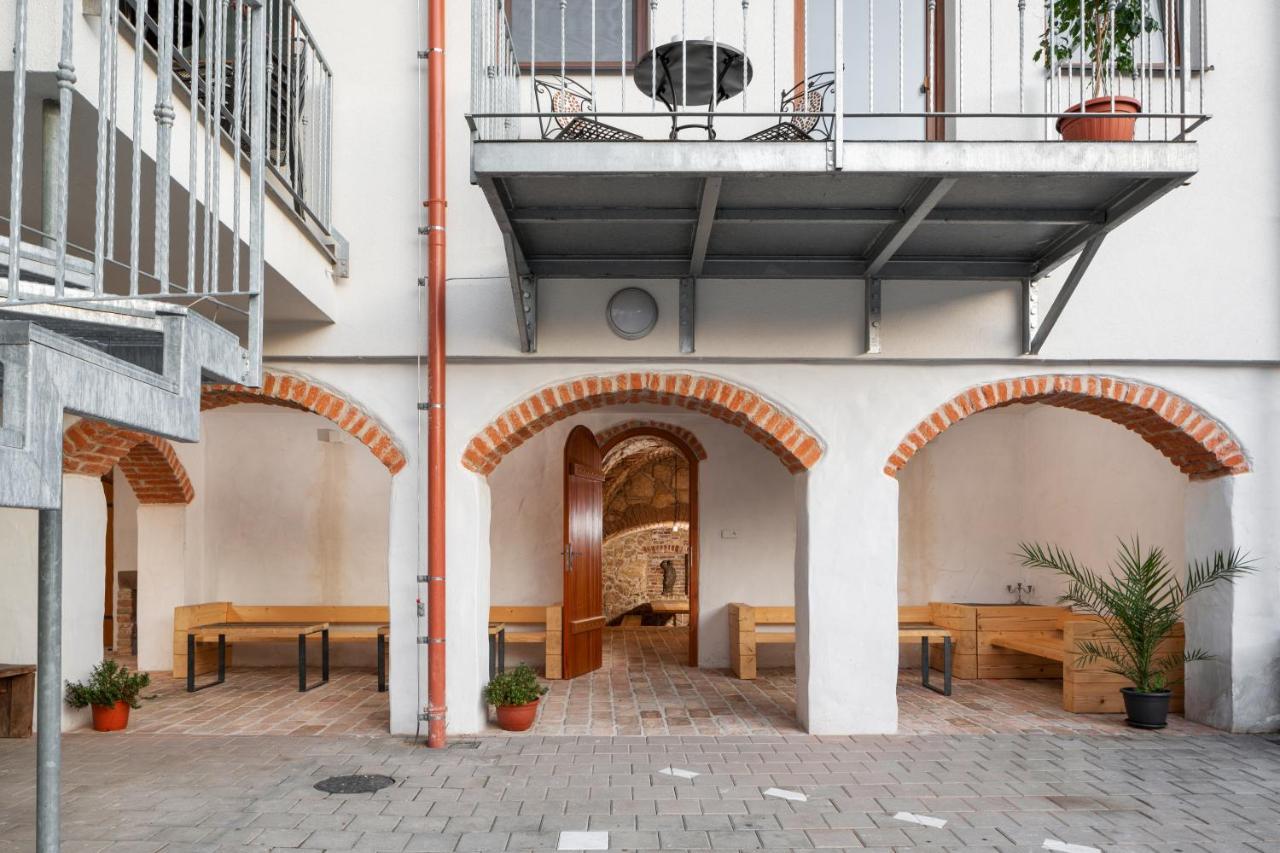 Rezidence Konevova, Mikulov Appartement Buitenkant foto